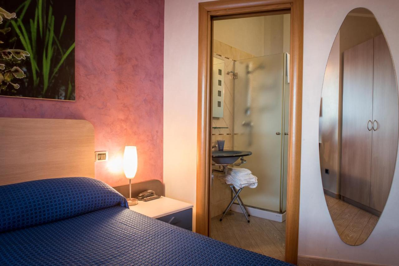 Hotel Mirage توري سانتا سابينا الغرفة الصورة